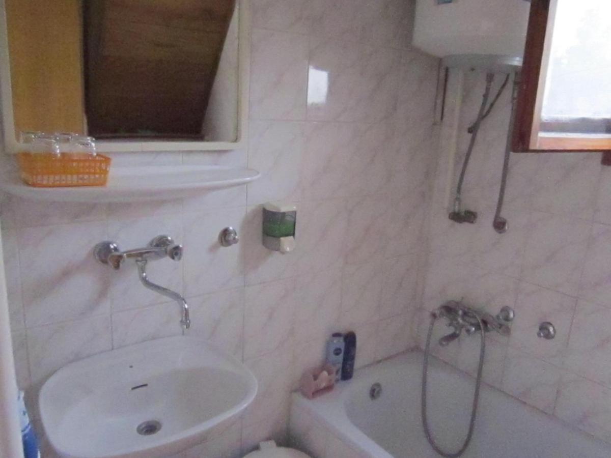 Guesthouse Marton Jezerce Zewnętrze zdjęcie